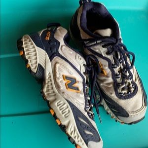 Nice Men's New Balance 475 all terrain shoe